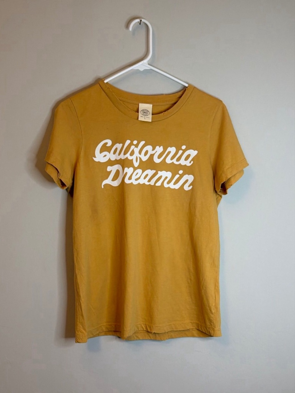 Ragabond “California Dreamin” Distressed Graphic T-Shirt